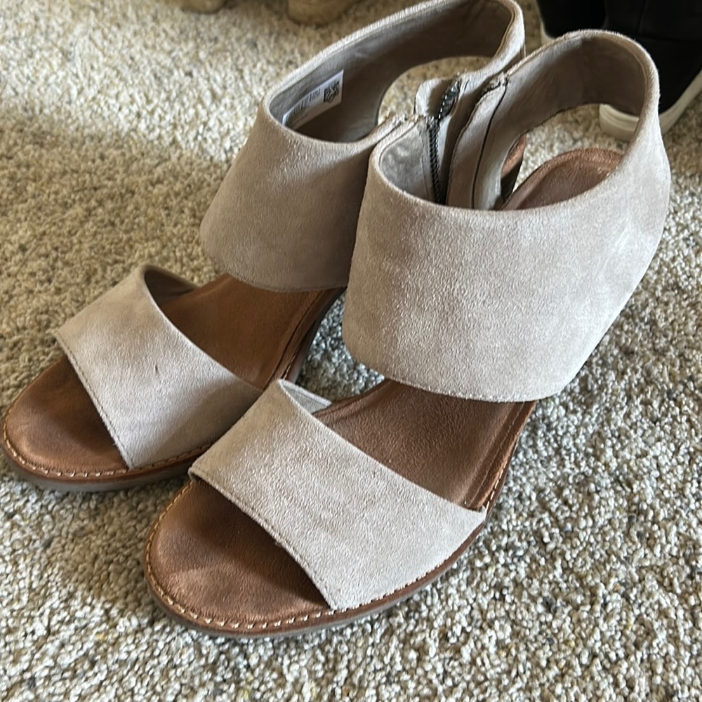 Toms sandals, women’s size 9.5
